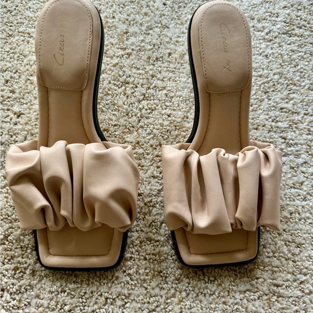 Circus by Sam Edelman Cream Heeled Mules with Ruched Design - Picture 3 of 7